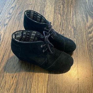 TOMS Wedges Size 7.5